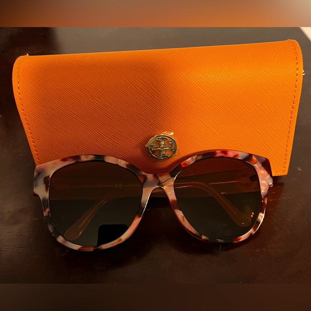 TORY BURCH SUNGLASSES TY7155U
Pink Pearl Tortoise